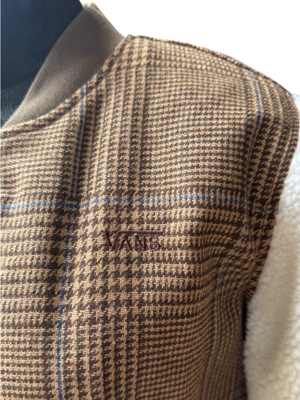 Vans Plaid Bomber Jacket with Cream Sherpa Sleeves size Small - Picture 2 of 7